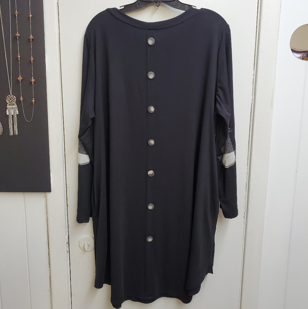 Women's Button-backed Dress - Picture 3 of 3